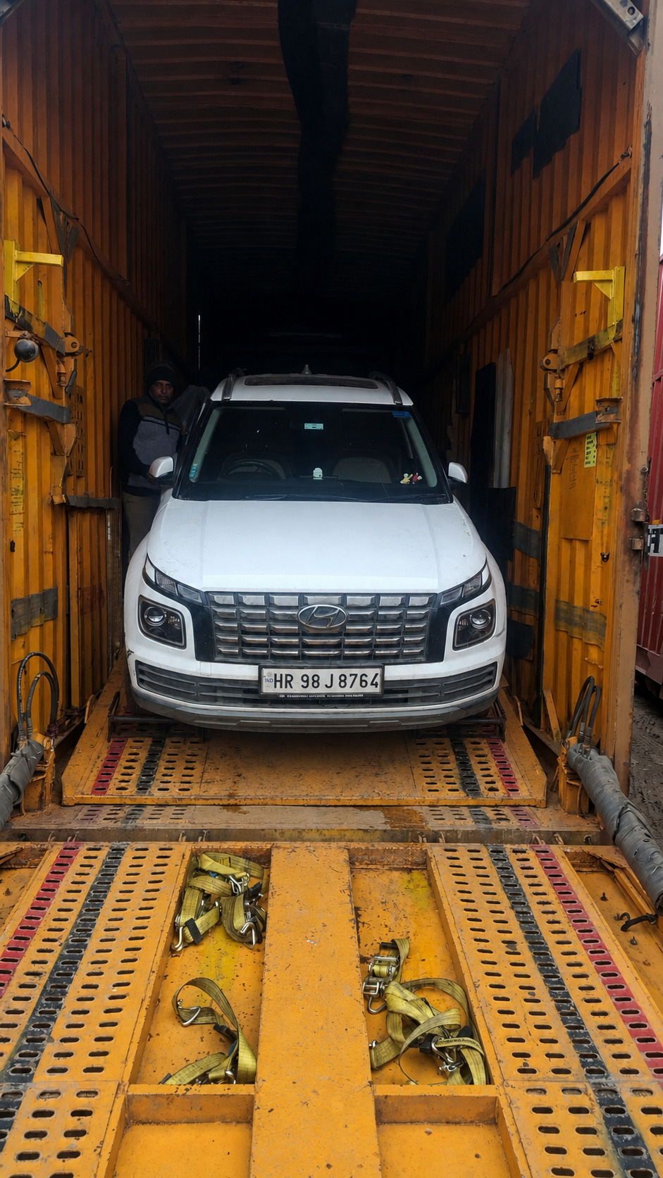 Guiding a Hyundai Alcazar into position - inch by inch, by hand.