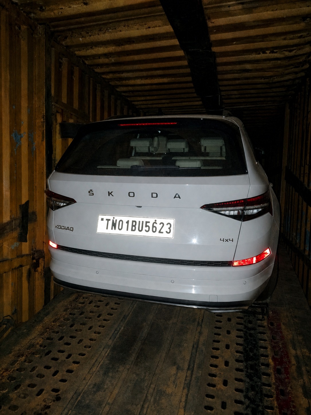 Skoda Kodiaq 4x4, sealed container, ready for dispatch.